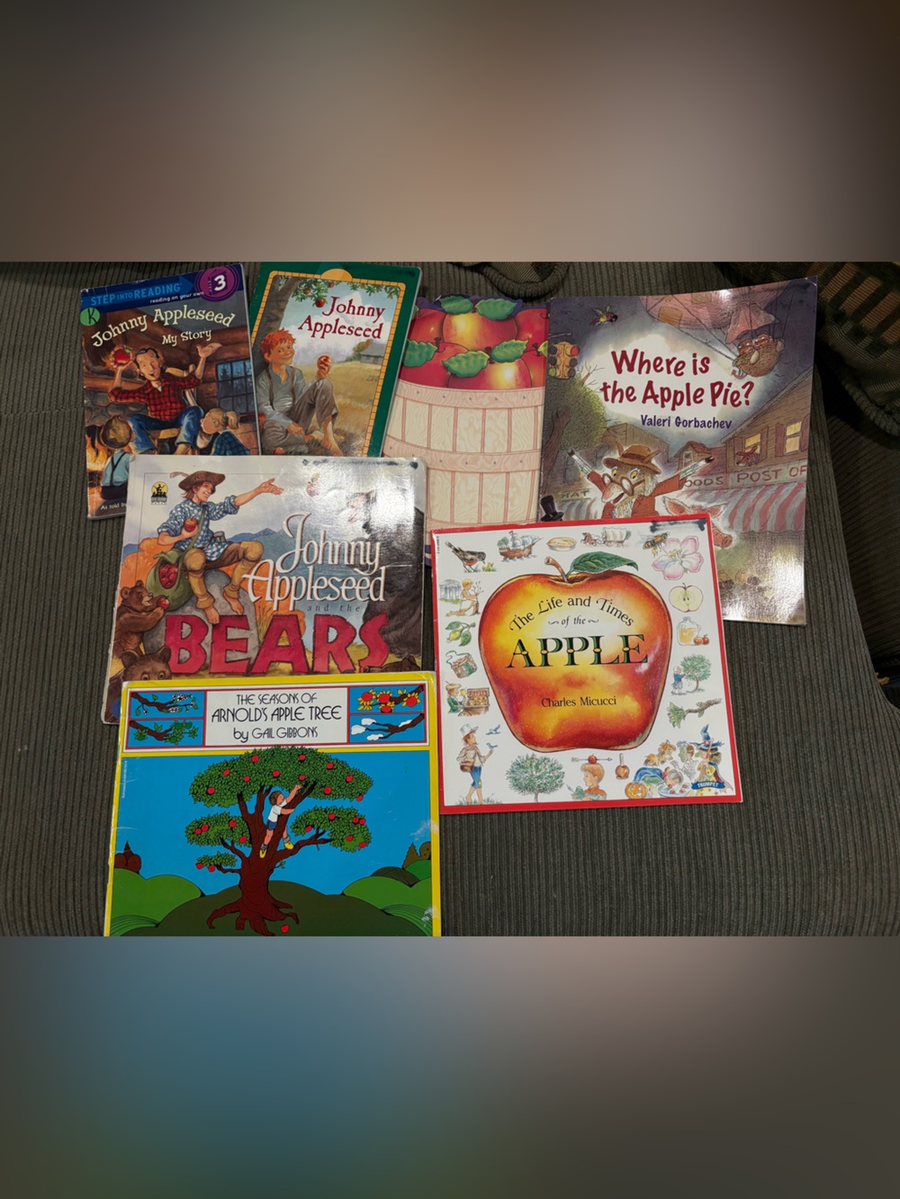 Children's Apple-Themed Book Bundle - Red & Multicolor